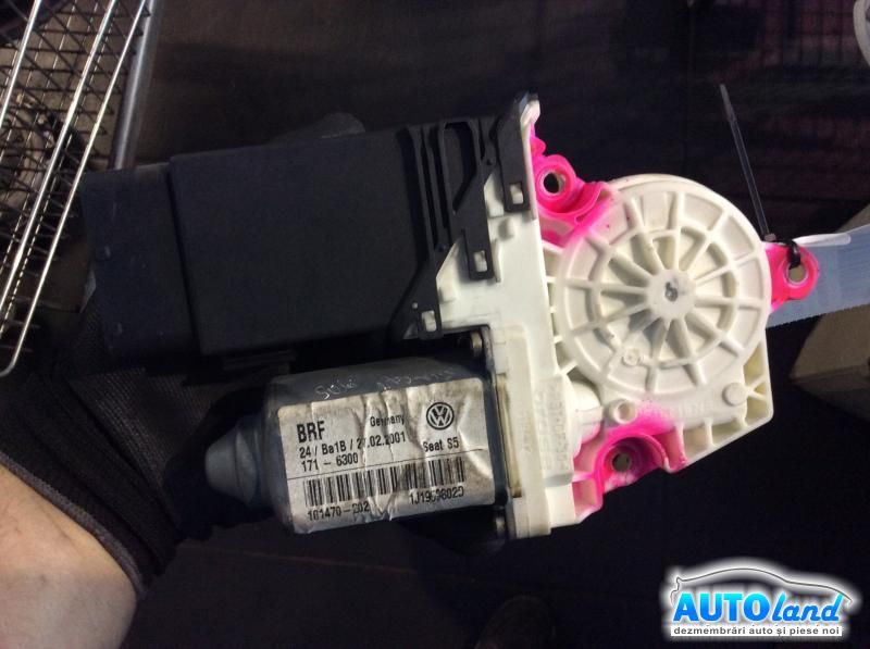 Motoras Macara VOLKSWAGEN GOLF IV (1J1) 1997-2005 Cod 1J1959802D 