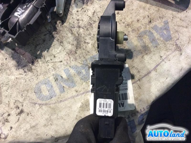 Motoras Macara VOLKSWAGEN PASSAT (3B2) 1996-2000 Cod 0130821697 