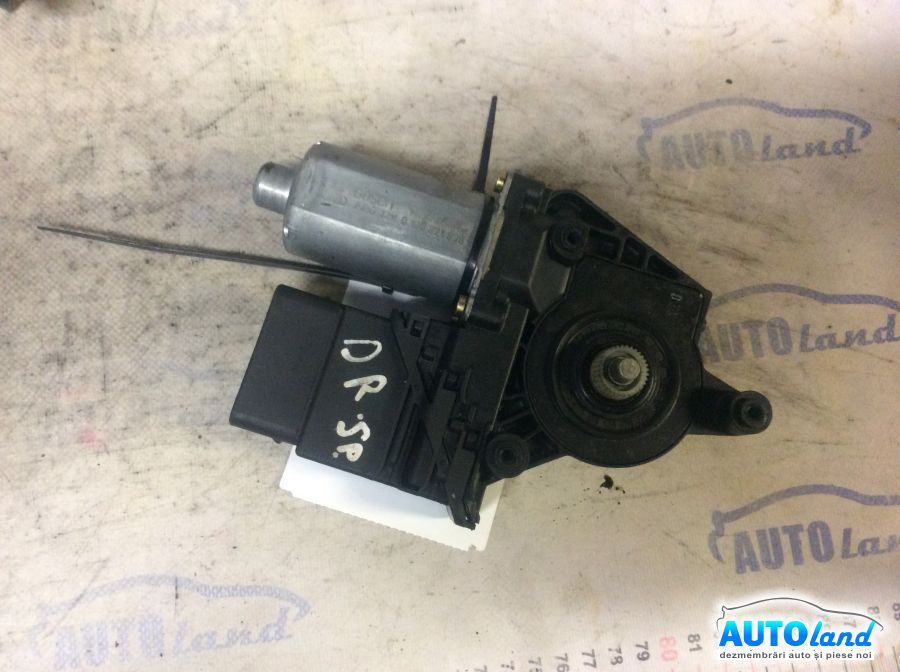 Motoras Macara VOLKSWAGEN PASSAT (3B3) 2000-2005 Cod 130821696 