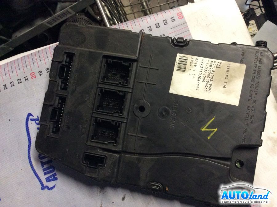 Panou sigurante (tablou) RENAULT MEGANE II (BM0/1_,CM0/1_) 2002-2025 Cod 8200309690 