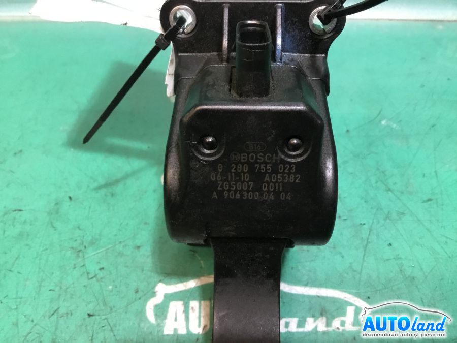 Pedala de Acceleratie VOLKSWAGEN CRAFTER 30-35 bus (2E) 2006-2025 Cod A9063000404 