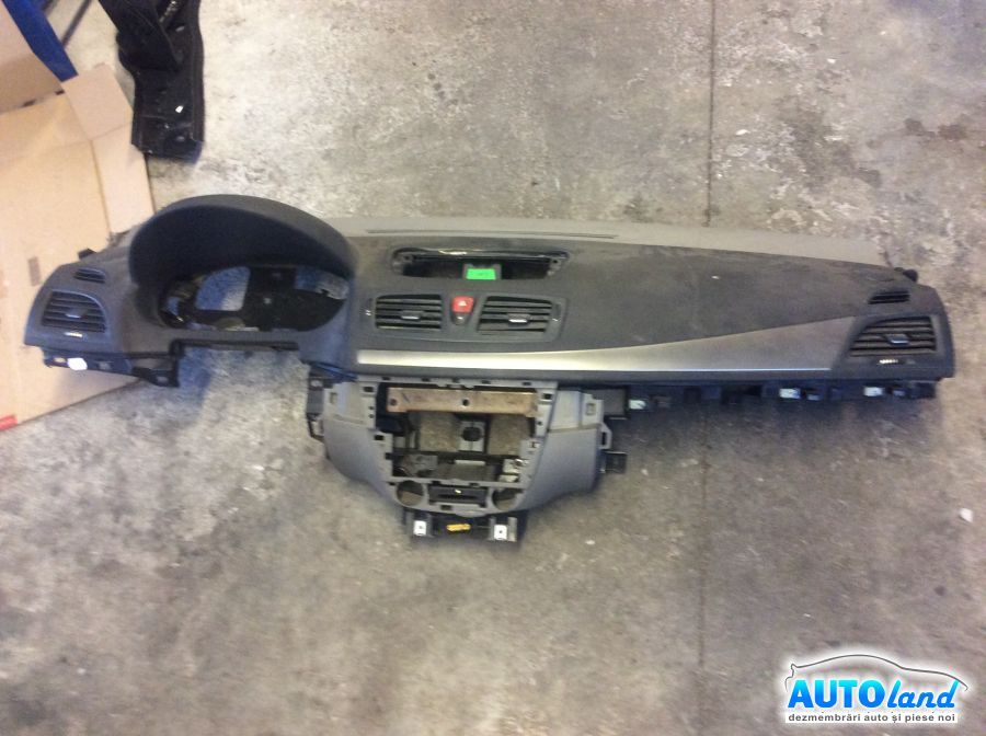 Plansa bord (Carcasa bord) RENAULT MEGANE III Hatchback (BZ0/1_) 2008-2025