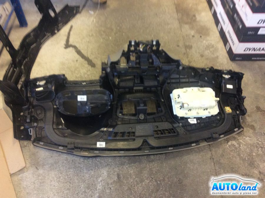 Plansa bord (Carcasa bord) RENAULT MEGANE III Hatchback (BZ0/1_) 2008-2025