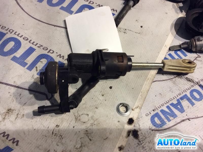 Pompa Ambreiaj VOLKSWAGEN PASSAT (3B2) 1996-2000 Cod 8E2721401AA 