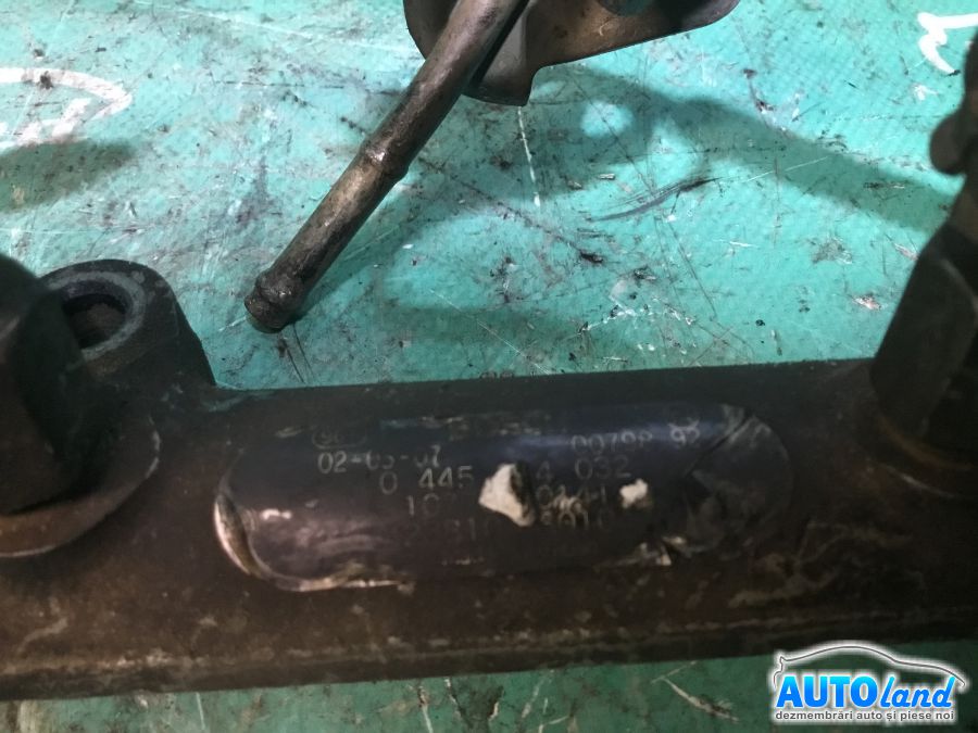 Rampa Injectoare TOYOTA YARIS (_P1_) 1999-2025 Cod 2381033010 