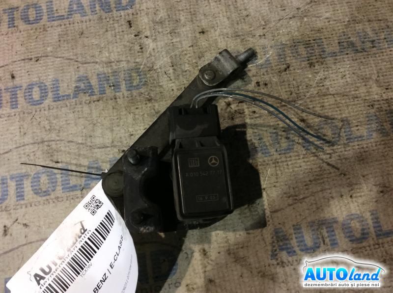 Senzor MERCEDES-BENZ E-CLASS (W211) 2002-2008 Cod A0105427717 