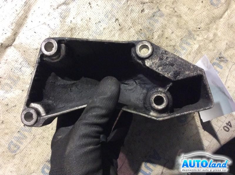 Suport Motor AUDI A4 (8D2,B5) 1995-2000 Cod 8D0199307P 